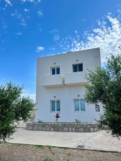 Theasis Apartments Adamantas  Ngoại thất bức ảnh