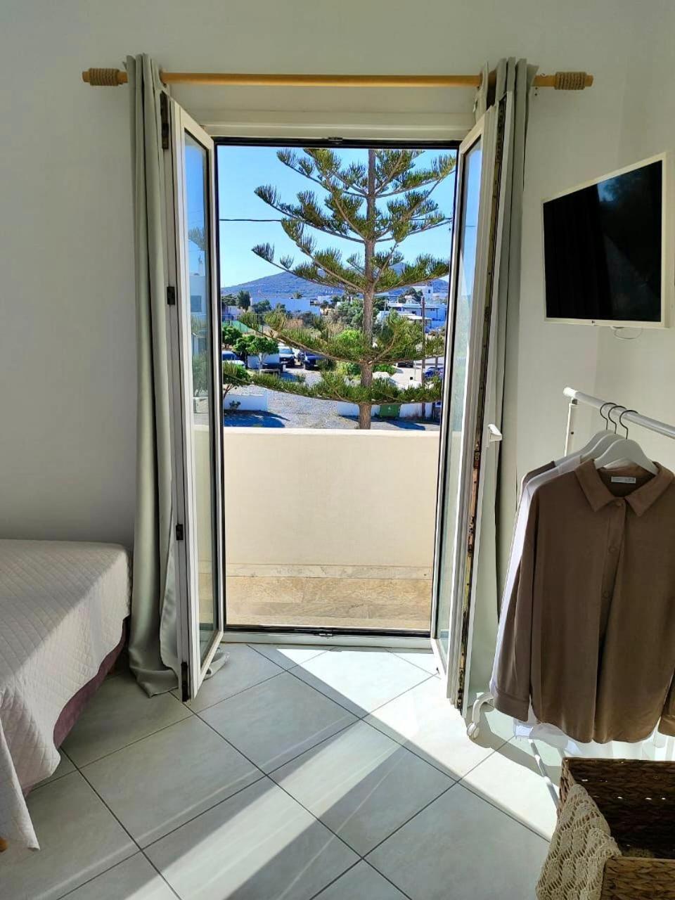 Theasis Apartments Adamantas  Ngoại thất bức ảnh