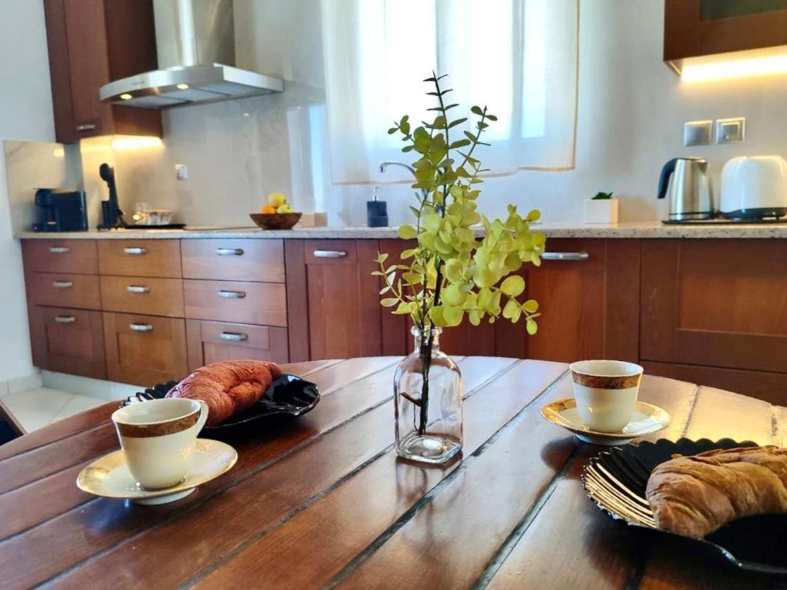 Theasis Apartments Adamantas  Ngoại thất bức ảnh