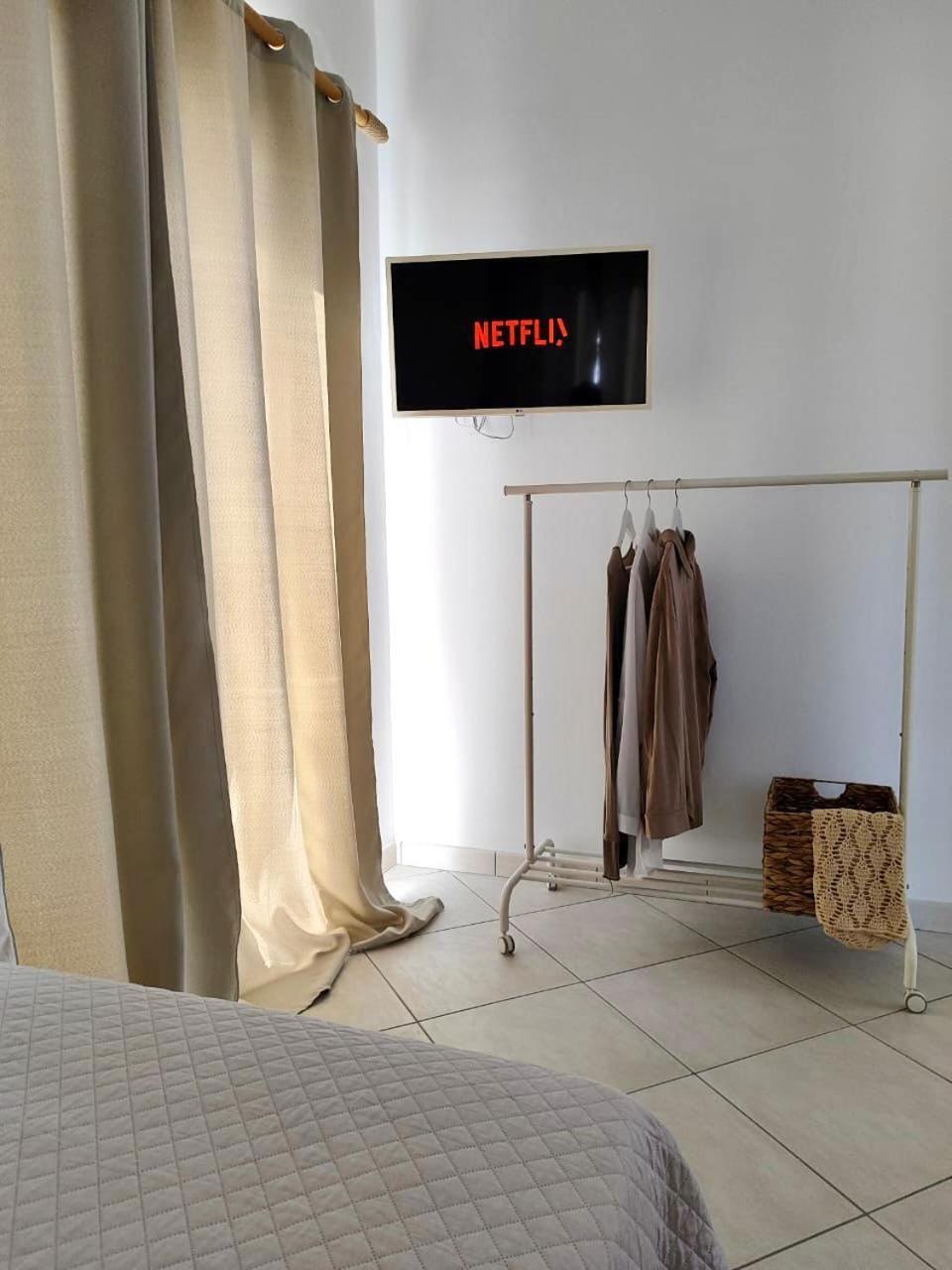 Theasis Apartments Adamantas  Ngoại thất bức ảnh